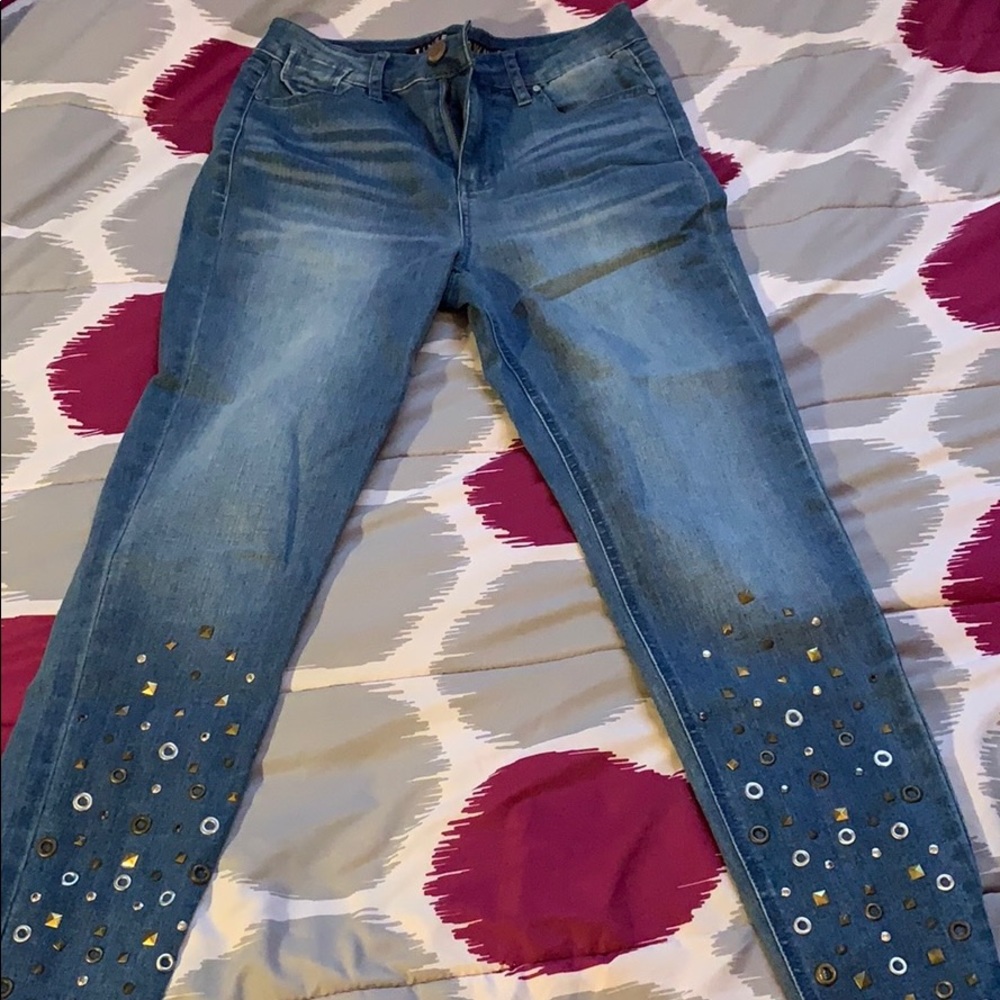 Light Washed High waisted studded jeans Sz. 5 JRS